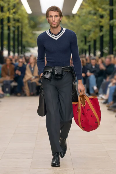 Look 28